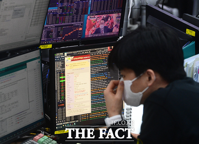 외국인 투자자가 국내 증시에서 5개월 연속 순매도세를 보였다. /이동률 기자