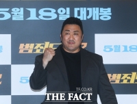  천만 '범죄도시2', 4주 연속 주말 정상…尹관람 '브로커' 77만