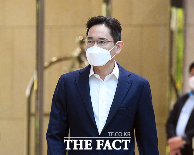 15일 전국경제인연합회 조사에 따르면 기업인 사면을 찬성하는 국민은 50.2%로 반대(37.2%)보다 13.0%p 많았다. 사진은 경제계의 대표 사면 요청 대상인 이재용 삼성전자 부회장. /이동률 기자