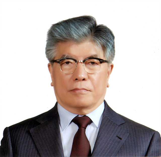 유한재단은 최근 열린 이사회에서 김중수 전 한은총재를 새로운 재단 이사장으로 선임했다. /유한재단 제공