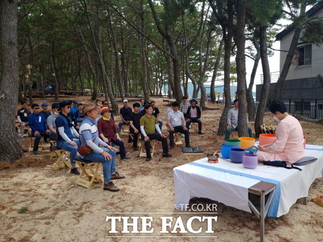 전남 시·군 격무 부서 공무원들이 완도에서 해양 치유로 힐링했다/완도군청 제공