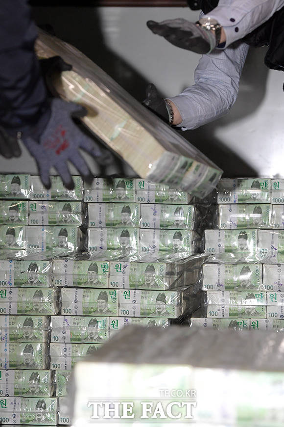 15일 한국은행에 따르면 4월 평균 광의통화량(M2, 계절조정·평잔 기준)은 3667조1000억 원으로 3월보다 8조5000억 원(0.2%) 증가했다. /이선화 기자