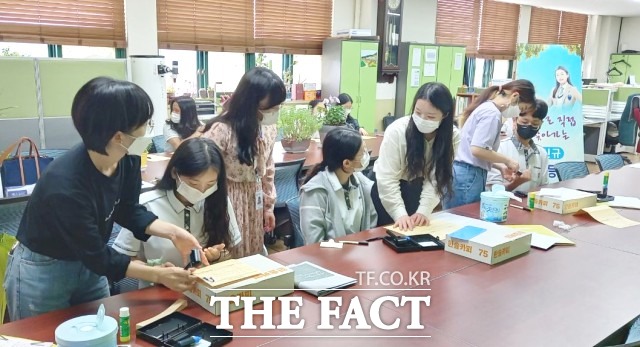 정읍시 관계자는 “예비 성년으로 첫걸음을 내딛는 청소년들에게 축하를 전한다”며 “앞으로도 시민들의 행정수요에 부응하는 다양한 맞춤형 서비스 시책을 발굴해 행정서비스 만족도를 높일 수 있도록 노력하겠다”고 말했다. / 정읍시 제공