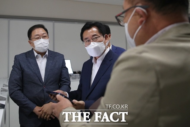 박경귀 아산시장 당선인이 지난 15일 삼성디스플레이 아산캠퍼스를 방문해 디스플레이 뮤지엄유치 의사를 밝혔다. / 새로운 아산시대 준비위원회 제공