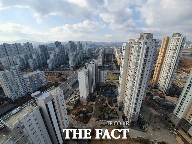 16일 부동산R114에 따르면 올해 수도권 신축 아파트의 월세 거래 비중은 53.7%로 전세를 넘어섰다. /최준호 기자