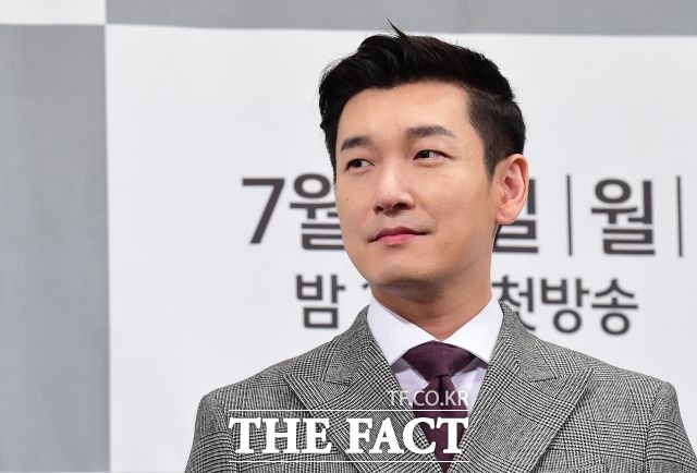 배우 조승우가 JTBC 신성한 이혼에 출연, 이혼 전문 변호사로 변신한다. /더팩트 DB