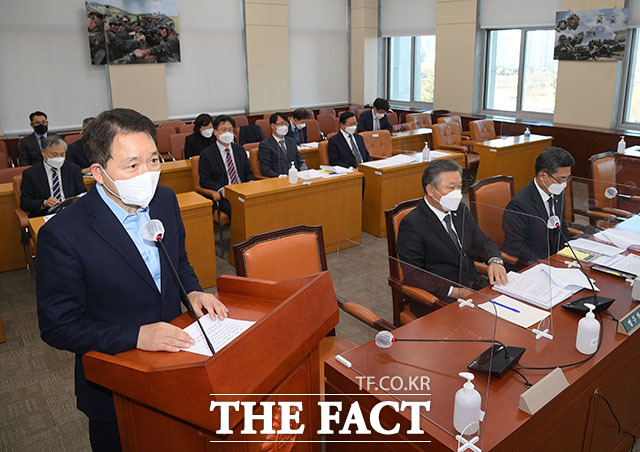 전현희 국민권익위원장이 사퇴 요구를 일축한 것에 국민의힘이 사과부터 해라며 사퇴 압박을 하고 있다. /남윤호 기자