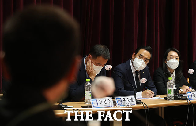 박 원내대표는 용산구 국립서울맹학교로 자리를 옮겨 장애인 권익 보장을 주제로한 간담회에 참석했다.