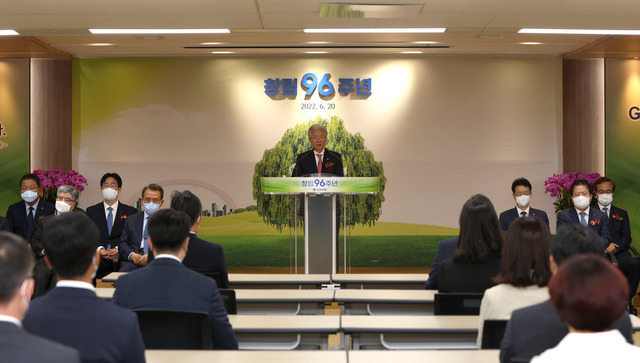 조욱제 유한양행 사장은 창립 96주년 기념행사에서 신약개발의 중요성을 강조했다. /유한양행 제공