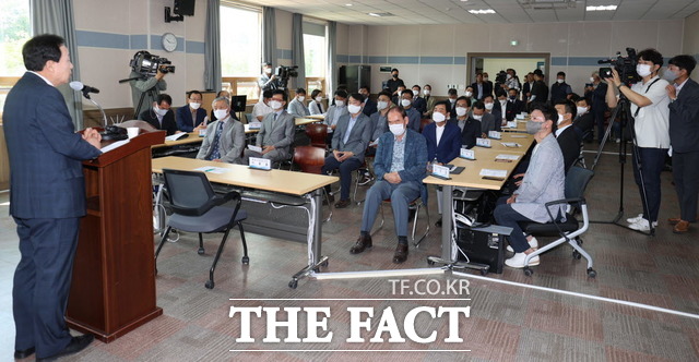 지난 8일 출범한 박홍률 목포시장직 인수위원회는 시정 주요 업무 및 현안 사업 등을 점검하고 민선8기 공약 검토에 들어갔다./목포=홍정열 기자