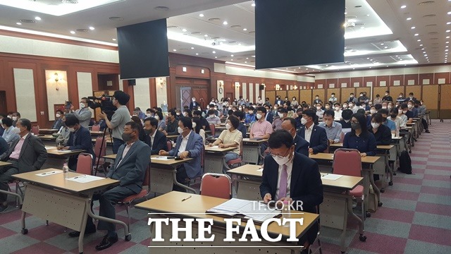 힘쎈 충남 준비위원회(위원장 김영석) 교육발전특별위원회는 21일 천안 백석대에서 민선8기 교육 분야 공약 도민 의견 수렴을 위한 간담회를 개최했다. / 힘쎈 충남 준비위 제공