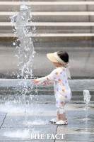  '용솟음치는 물줄기를 잡아라' [포토]