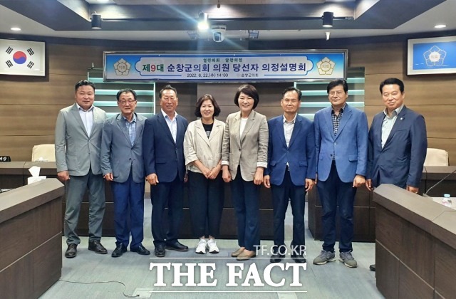 순창군의회는 지난 22일 군의회 위원회실(2층)에서 6.1 전국동시지방선거에서 당선된 의원 당선자와 의회사무과 직원이 참석한 가운데 제9대 순창군의회 의원 당선자 의정설명회를 실시했다. /순창군의회 제공