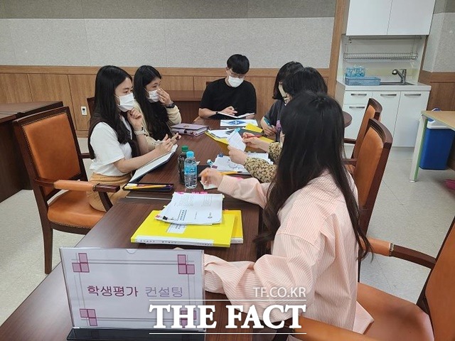 고운중학교 교원들을 대상으로 학생평가‧학생생활기록부 방문 상담을 실시하고 있는 모습. / 세종시교육청 제공.