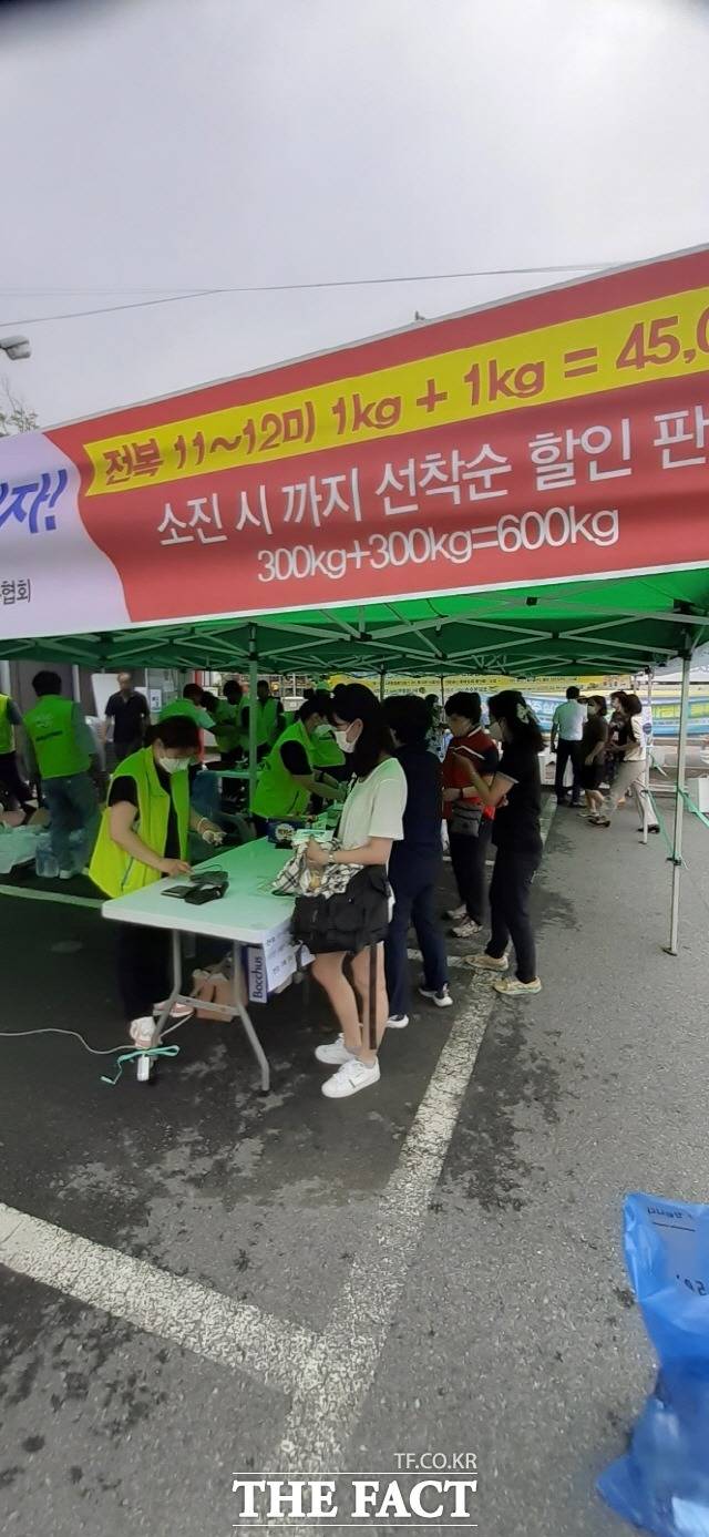 해남뻘전복 1+1 판매행사 현장/헤님군 제공