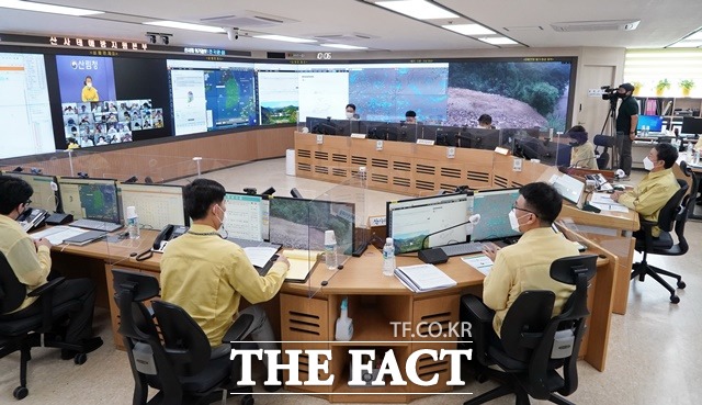 산림청 관계자들이 지난 10일 2022년 전국 산사태 방지 관계관 회의를 하고 있다. / 산림청 제공