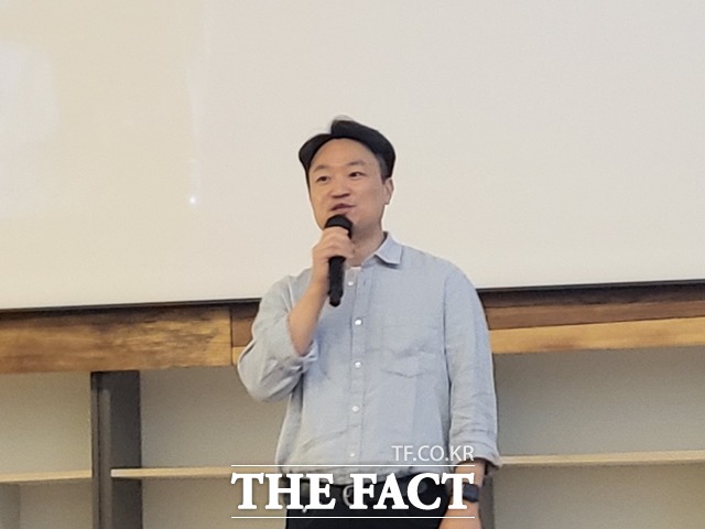 홍민택 토스뱅크 대표가 28일 중구의 한 커뮤니티실에서 미디어데이를 개최하고 실적에 대해 발표하고 있다. /정소양 기자