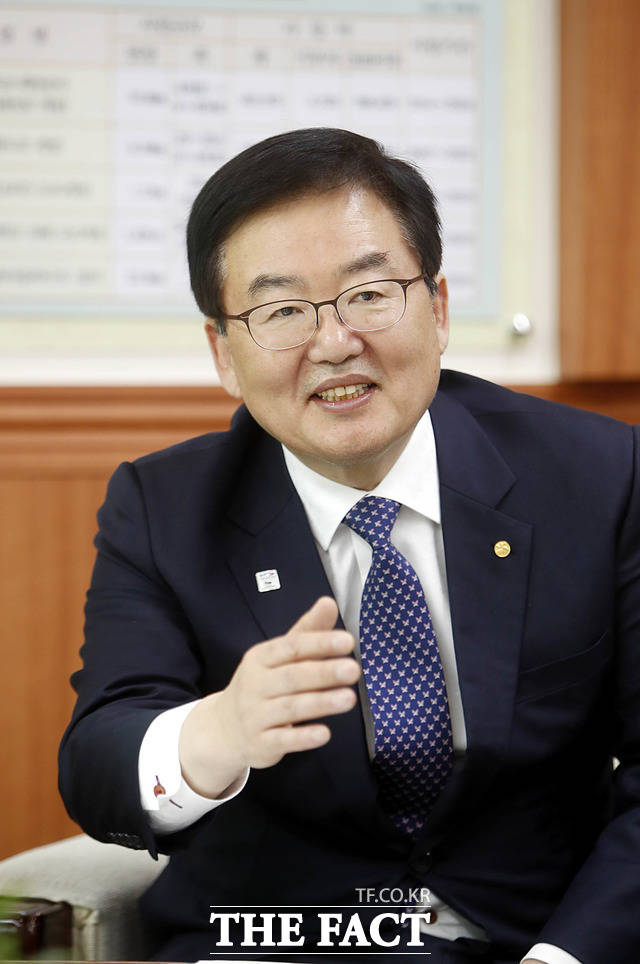 문인 북구청장이 취임식없이 효령노인복지타운에서 배식 봉사와 함께 민선 8기 첫 공식 일정을 시작한다./ 북구청 제공