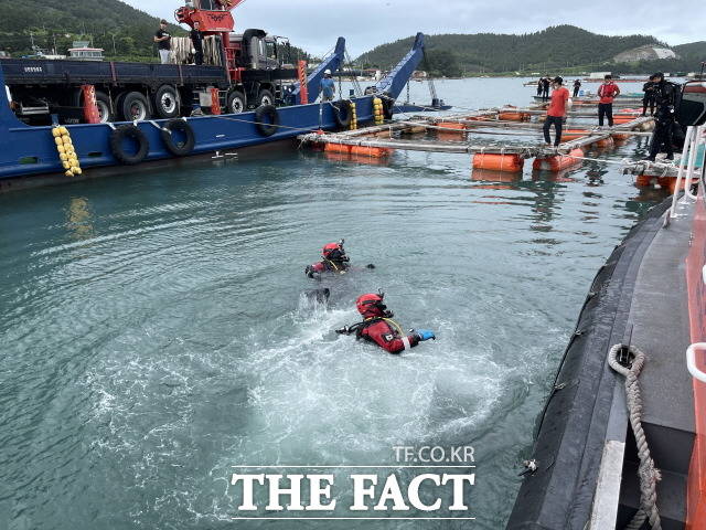 인양작업 준비/완도해경 제공