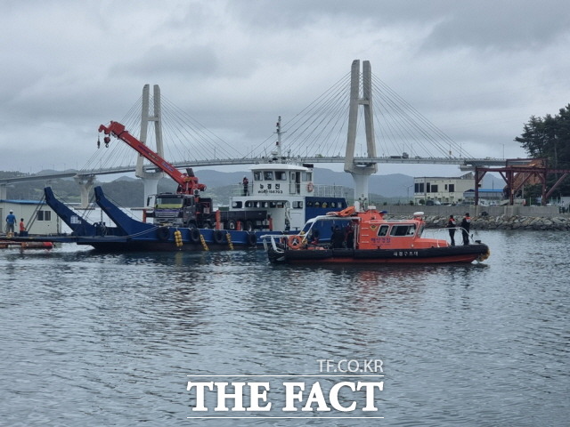 인양작업 준비/완도해경 제공