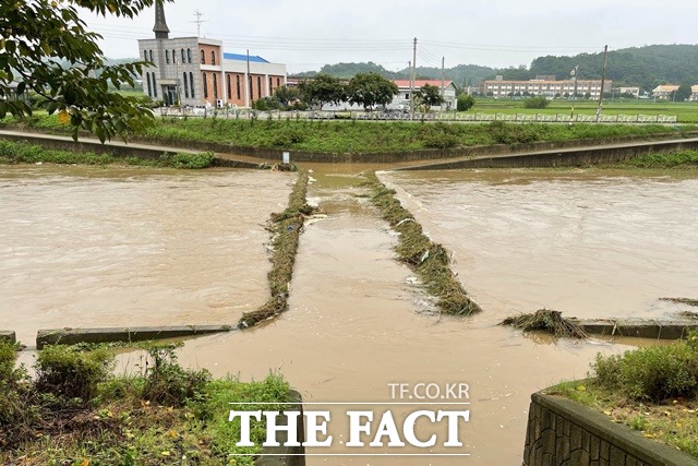 광천읍 신대 세월교는 집중호우때마다 안전사고의 위험성이 높아 마을 주민과 통행객들의 불편을 초래해왔다. / 홍성군 제공