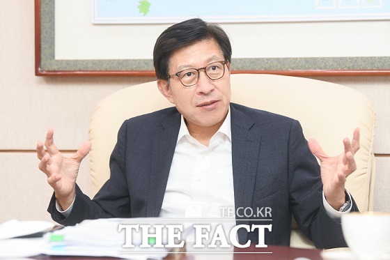 박형준 부산시장은 <더팩트>와 인터뷰에서 다시 태어나도 살고 싶은 부산을 만들겠다고 포부를 밝혔다. /부산시 제공