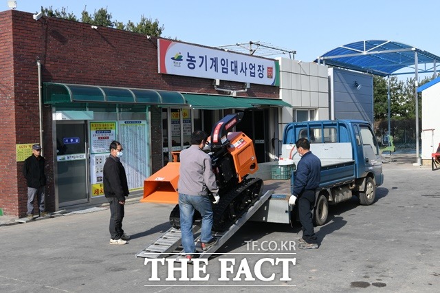 예산군 농업기술센터는 농기계 임대사용료 감면을 올해 12월까지 연장한다. / 예산군 제공