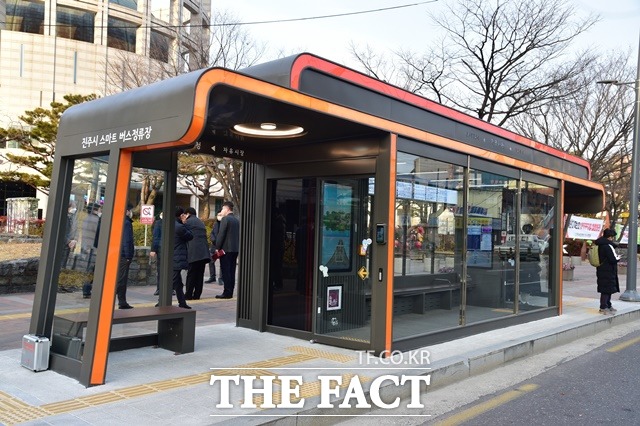 스마트 버스정류장 모습/진주시 제공