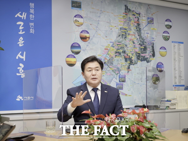 임병택 시흥시장이 7월 1일 현충탑 참배를 시작으로 민선 8기 첫발을 내디딘다. /이상묵 기자