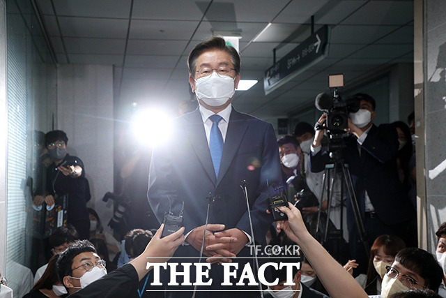 더불어민주당 이재명 의원의 비선 캠프 의혹을 수사 중인 경찰이 30일 경기도시주택공사(GH)에 대한 압수수색에 들어갔다. /더팩트DB