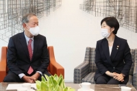  환경부 장관 만난 허창수 '환경 규제, 감내할 수 있는 속도로'