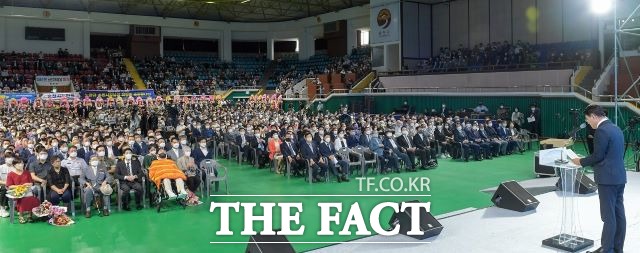 순천시장 취임식장에 2000명이 넘는 시민들이 참석해 축하의미를 더했다. /유홍철 기자