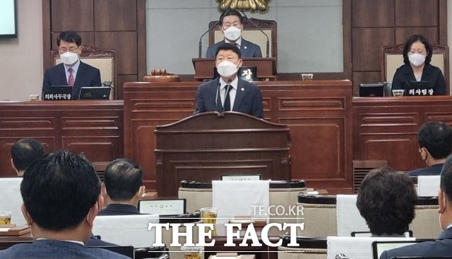 정병회 의원이 의장 후보로 나서 정견발표를 하고 있다. /유홍철 기자