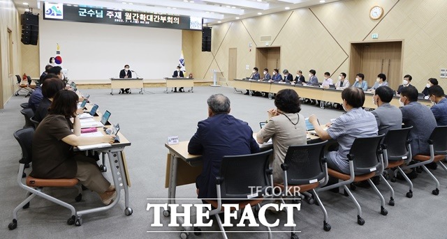 진병영 군수 주재 간부회의 모습/함양군 제공