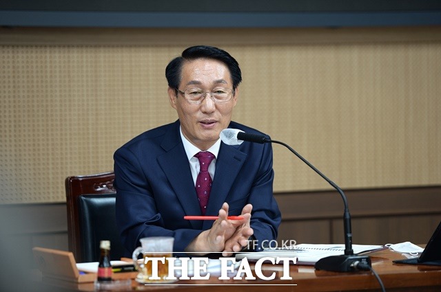 이용록 홍성군수는 4일 취임 후 첫 간부회의에서 군청 조직의 변화가 필요하다며 군민 눈높이에 맞는 군정추진을 당부했다. / 홍성군 제공