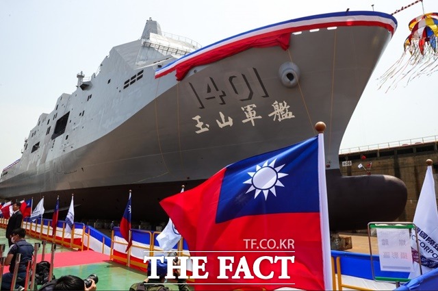 이르면 오는 9월 취역예정인 대만해군이 자체 건조한 1만t급 강습상륙함(LPD) 위산함. /타이완뉴스