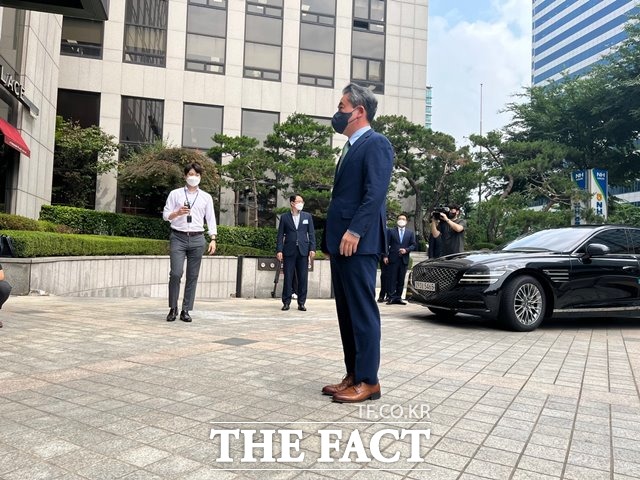 윤희근 경찰청장 내정자가 5일 오전 서울 서대문구 농협생명빌딩 서관에 위치한 국가경찰위원회에 참석했다. /최의종 기자