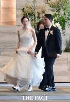  코오롱 이웅열 장남 이규호 부사장, 아름다운 신부와 결혼식 도착 [TF사진관]