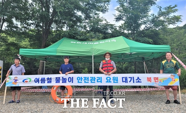 충남 천안 북면 병천천에 설치된 물놀이 안전요원 대기소 / 천안시 제공