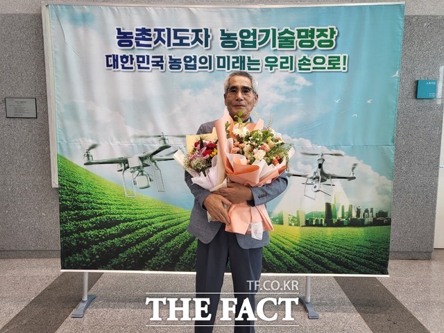 장성군농촌지도자회 이기상 씨가 7일 농업 기술 단감 분야 명장에 선정됐다./ 장성군 제공