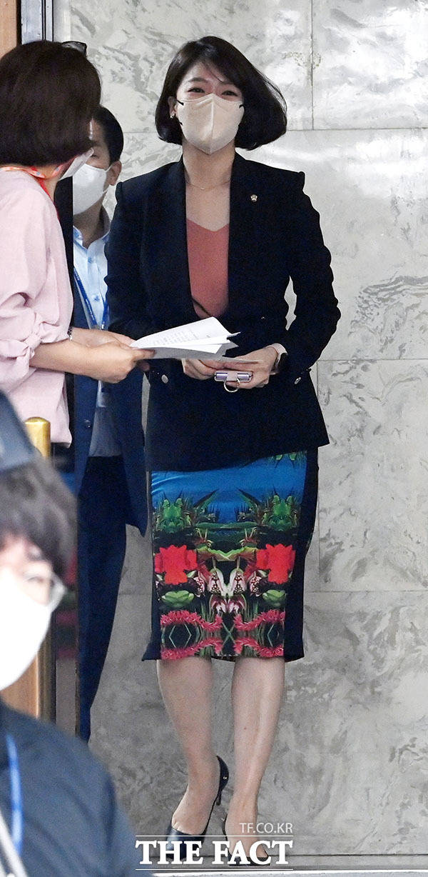 초선 의원 모임에 참석하는 배현진 의원.