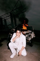  제이홉, '방화' 콘셉트 공개…불타는 차와 눈빛