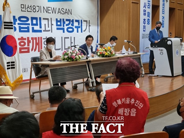 박경귀 아산시장이 12일 아산 호서대학교에서 배방읍 주민을 대상으로 시민과의 대화를 개최했다. / 아산=김경동 기자
