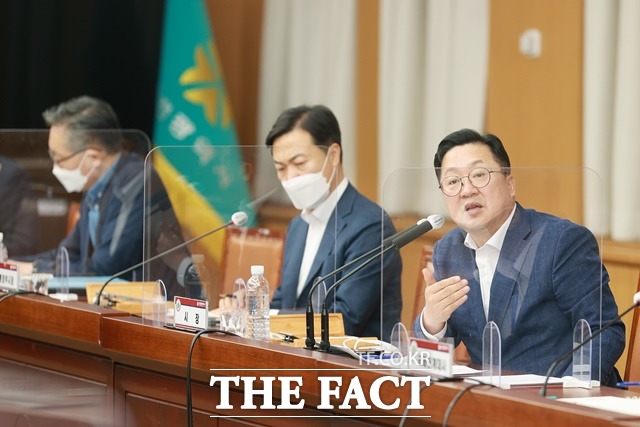 이장우 대전시장이 11일 주간 업무회의를 주재하고 있다. / 대전시 제공