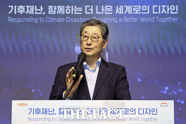 송필호 희망브리지 회장이 12일 오후 서울 마포구 문화비축기지에서 진행된 ‘2022 글로벌 기후재난 포럼’에 참석해 환영사를 하고 있다. /희망브리지 제공