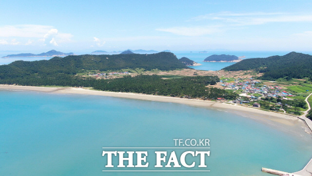 관매도 해수욕장 전경/진도군 제공