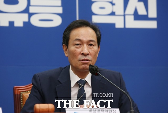 우상호 더불어민주당 비상대책위원장이 13일 통일부의 북한 어민 강제 북송 사진 공개에 대해 과한 여론몰이라고 비판했다. /남윤호 기자