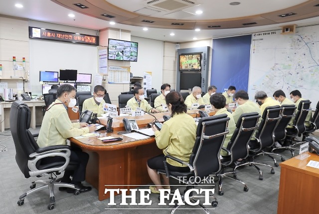 경기 시흥시가 코로나19 확산 기로에서 선제적 대응 태세를 갖추고, 보다 적극적인 대책 마련에 나서고 있다고 13일 밝혔다./시흥시 제공