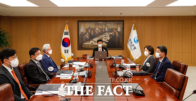 한국은행 금융통화위원회는 13일 오전 서울 중구 한국은행 본관에서 정례회의를 열고 기준금리 0.5%포인트 인상을 결정했다. /사진공동취재단