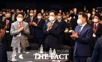  尹 축사에 박수치는 권성동·이재용·최태원 [TF사진관]